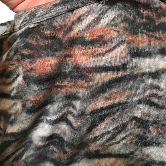 Zara • Semi-Sheer Print Tee - Picture 3 of 5